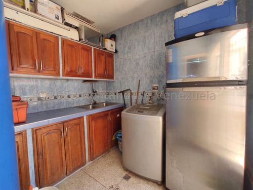 Casa En Venta En Maracay Urb Las Delicias Santa Rita Rah 25-10984 Meglisf