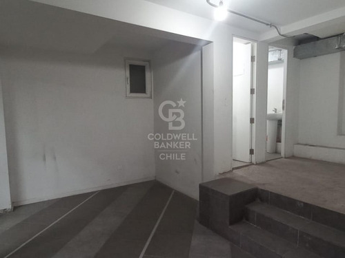 Local Comercial Estratégico Frente Al Metro Santiago