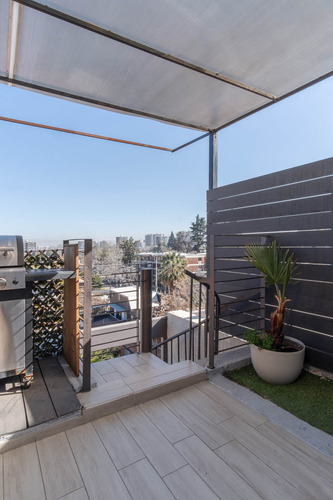 Disfruta De Vivir En Un Tríplex Con Terraza Y Quincho