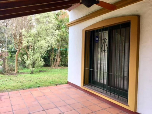 Casa Colonial Impecable En Un Lindo Lote Parquizado En Venta