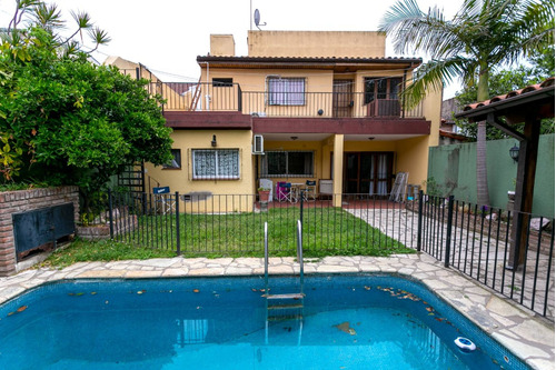 Venta Casa 5 Ambientes Olivos Pileta Tres Cocheras