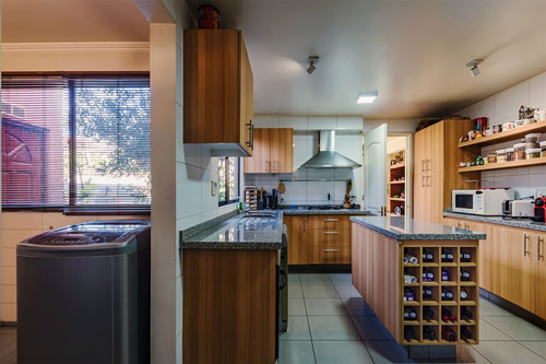 Casa En Venta De 4 Dorm. Pie Andino. Lo Barnechea