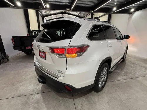 Toyota Highlander 3.5 Premium V6 At