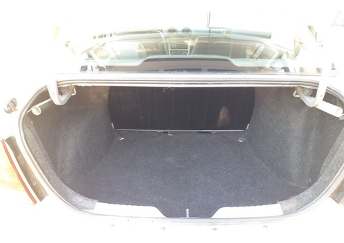 Volkswagen Voyage 1.6 Comfortline Plus 101cv 2011