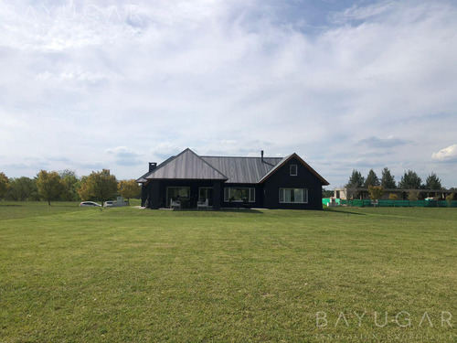 Venta Casa - Barrio Privado Everlinks Golf Club / Lujan