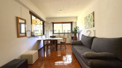 Venta De Departamento Dos Ambientes A 200 Metros De Plaza Colón, Mar Del Plata.