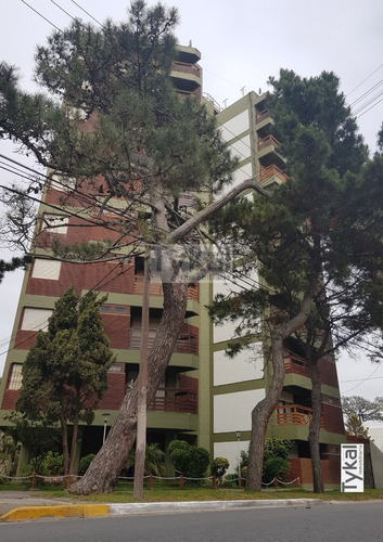 Oportunidad. Departamento Amplio Con Balcon Al Frente En Regia Zona De San Bernardo 