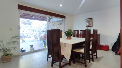 Casa En Venta En Colinas Del Bosque 3ra Seccion, Corregidora, 5 Habitaciones
