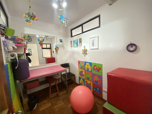 Casa En Venta De 6 Dorm. En Las Condes