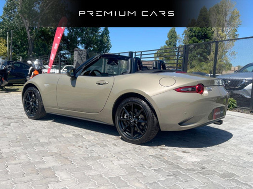 Mazda MX-5 Miata 2.0 Soft Top MT