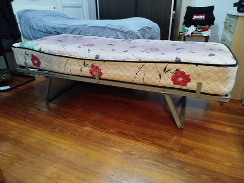 Cama Auxiliar Carrito Con Rueditas Liquido Plateado Carroto (Usado)