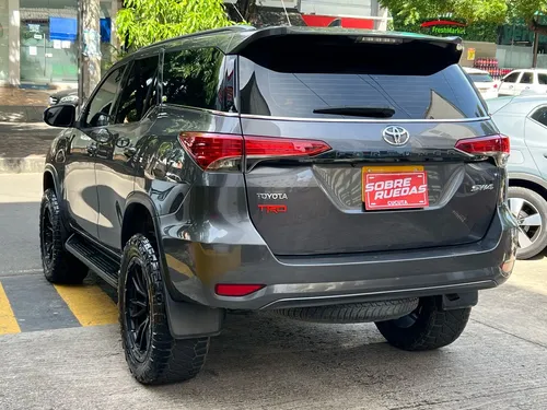 Toyota Fortuner 2.7l Mid