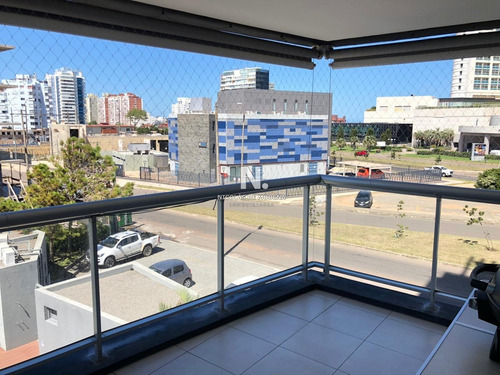Hermoso Departamento De 3 Dormitorios En Punta Del Este- Ref: 3763
