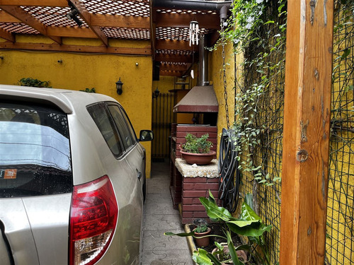 Impecable Casa De 5 Dormitorios Con Local Comercial