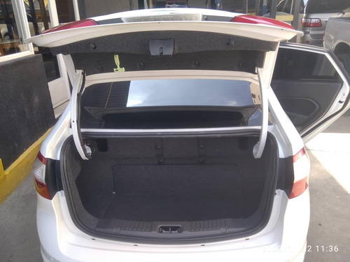 Imagen 4 de 9 de Ford Fiesta Titanium