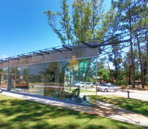 En Venta Y Alquiler Local En Punto Estratégico De Solanas- Ref: 2675