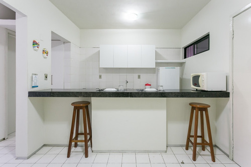 Imagem 4 de 14 de Apartamento 205, 5º Pav., Mobiliado Em Bem Pertinho Da Praia