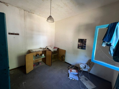 Imagen 7 de 14 de Casa En Esquina A Refaccionar En Muy Buena Zona