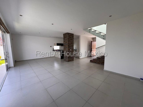 Zibatá. Venta - Casa En Esquina Con Estudio Y 3 Recámaras