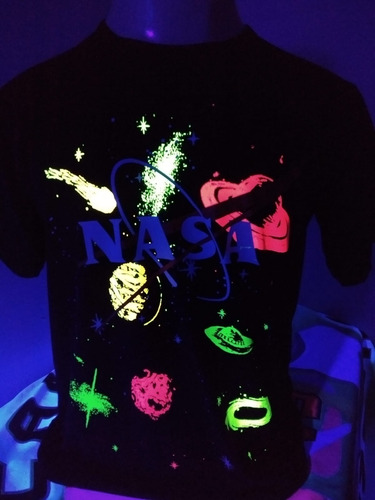 Camiseta Nasa Planetas Universo Cores Neon Luz Negra 100%