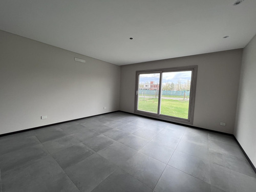 Casa De Tres Dormitorios En Suite - Venta - Calidad Premium Y Pileta - Haras De Funes