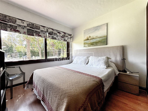 Casa En Arriendo De 6d/4b En Las Condes