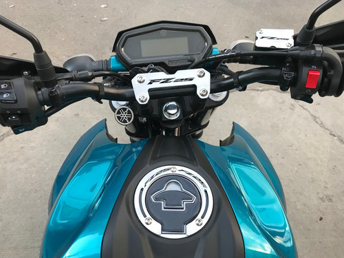 Imagen 2 de 4 de (protector) Tapa Gasolina Acero Inoxidable Yamaha Fz25