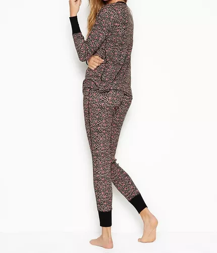 Pijama Victorias Secret Crewneck & Jogger Set Animal Print