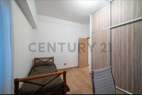 Venta Ph 3 Ambientes Con Patio Y Cochera/local En Zona Residencial De Lomas De Zamora.