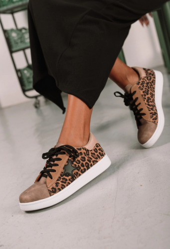 Zapatilla Mujer Yael Animal Print Punta Redonda
