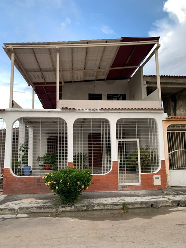 Global Vende  Casa En Urbanización Calicanto Zona Residencial Primera Etapa