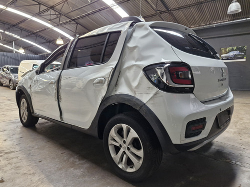 Renault Sandero Stepway -chocado-