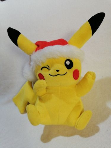 Peluche Original Pikachu Santa Pokemon Navidad Tomy 24 Cm . 
