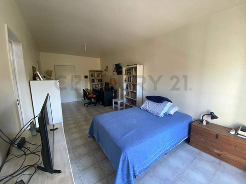 Venta De Monoambiente Con Balcón En La Boca