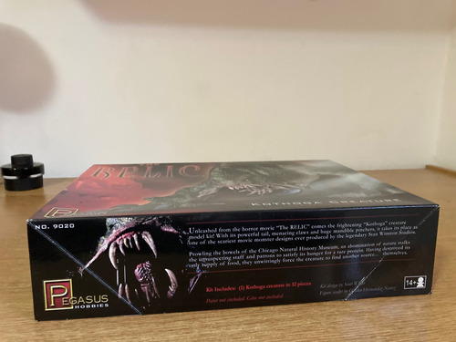 Modelo Kit The Relic Kothoga Creature. Pegasus Hobbies. (Usado)