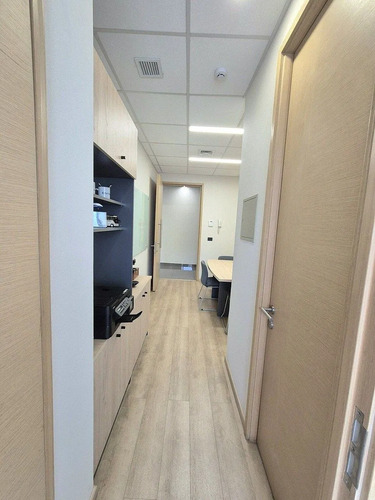 Moderna Y Funcional, En Edificio Empresarial