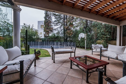Casa En Venta De 6 Dorm. En Lo Barnechea