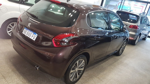 Imagen 4 de 15 de Peugeot 208 2017 1.6 Feline