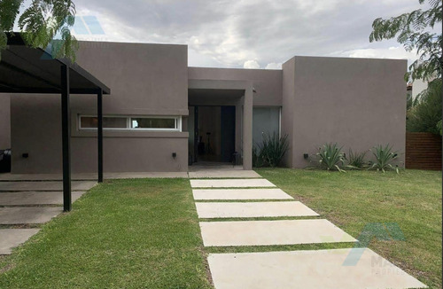 Venta De Casa En Santa Teresa, Villanueva, 3 Dormitorios, Pileta, Jardín  