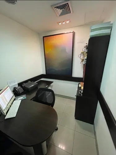 Oficina Remodelada Minimalista