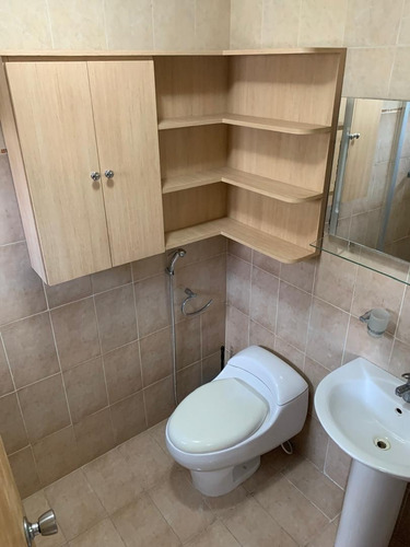 Cr Vende Apto En Mañongo, Res. Mi Viejo Rincón