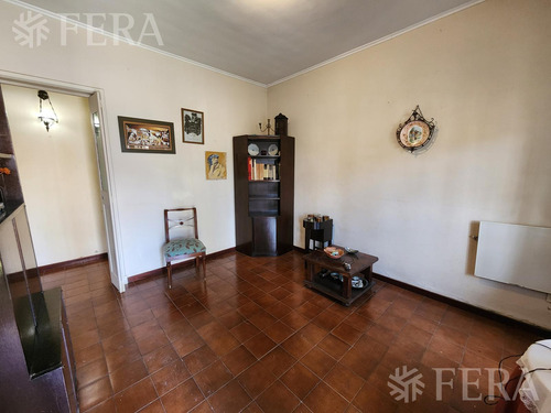 Venta De Casa De 3 Ambientes Con Cochera Y Quincho En Quilmes Oeste