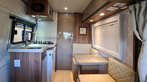 Imagem 6 de 13 de Motor Home Prático Notável
