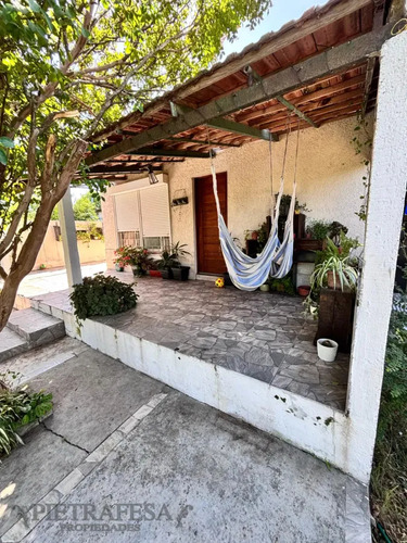 Casa En Venta, 3dormitorios, 1baño, Patio, Cochera, Barbacoa. Flor De Maroñas.