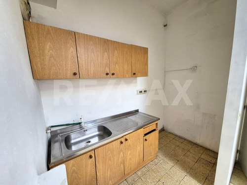 Alquiler De Local Comercial En El Centro Yi Y 18