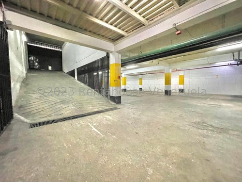 Se Alquila Hermoso Edificio Comercial Ubicado A Pie De Calle En Chacao