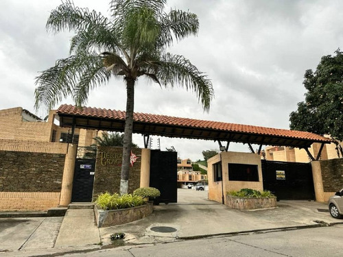 Francys Sanchez  Vende Town House Totalmente Moderno Con Acabados De Lujo En Mañongo Sector El Rincón, Conjunto Residencial Tierra De Gracia