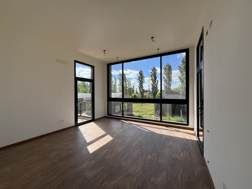 Venta Casa 5 Ambientes A Estrenar En La Magdalena, Canning