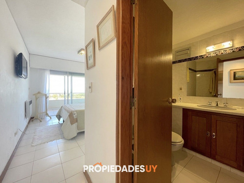 Excelente Precio, Dpto. En Primera Linea De Playa Brava - 3 Dorm. + Dependencia