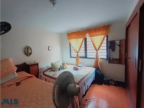 Buen Acceso Con Buena Iluminación(mls#247571)